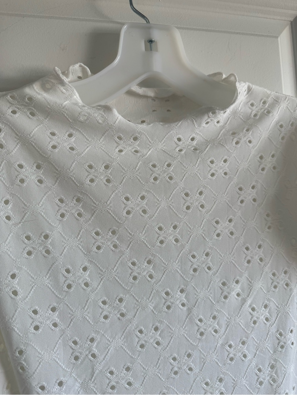 Elegant White Ruffled 1/2 Sleeve Blouse - Picture 6 of 7